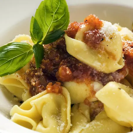 Ibis Ostrobramska 2*