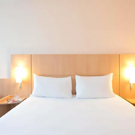 Ibis Ostrobramska Hotell