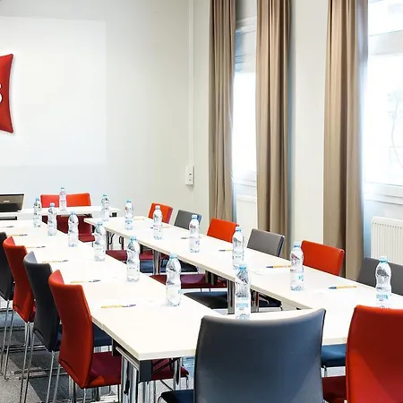 Hotel Ibis Ostrobramska 2*