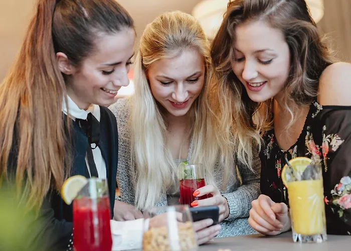 Ibis Ostrobramska 2*