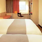 Ibis Ostrobramska Hotel 2*