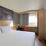 Ibis Ostrobramska Hotel 2*