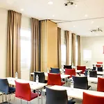 Ibis Ostrobramska 호텔 2*