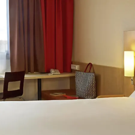 Ibis Ostrobramska 2* 바르샤바