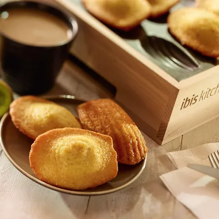 Ibis Ostrobramska 2* 바르샤바