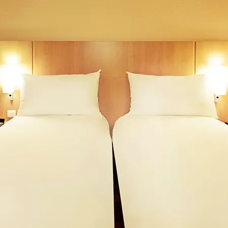 Hotell Ibis Ostrobramska 2*
