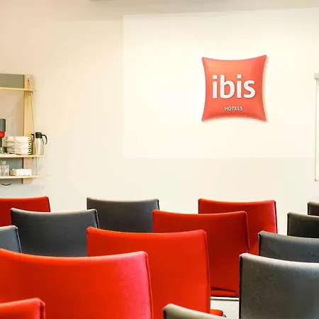 Ibis Ostrobramska 2*