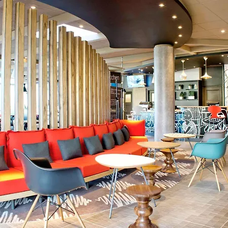 Ibis Ostrobramska 2*