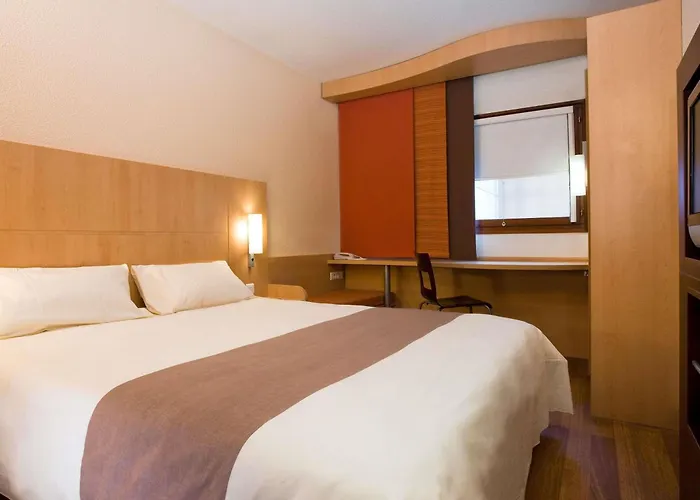 Ibis Ostrobramska Отель Варшава