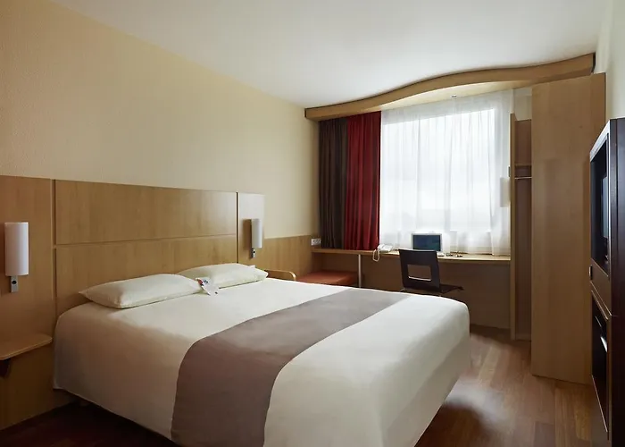 Ibis Ostrobramska Отель 2*