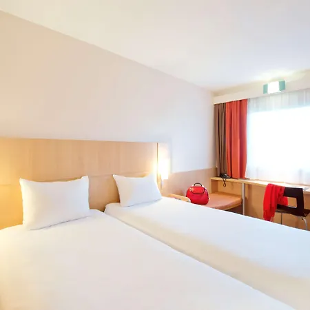 Otel Ibis Ostrobramska 2*