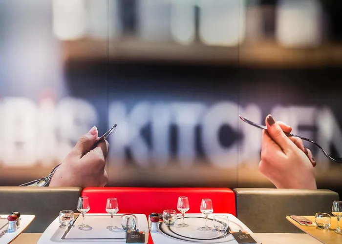 Ibis Ostrobramska 2*