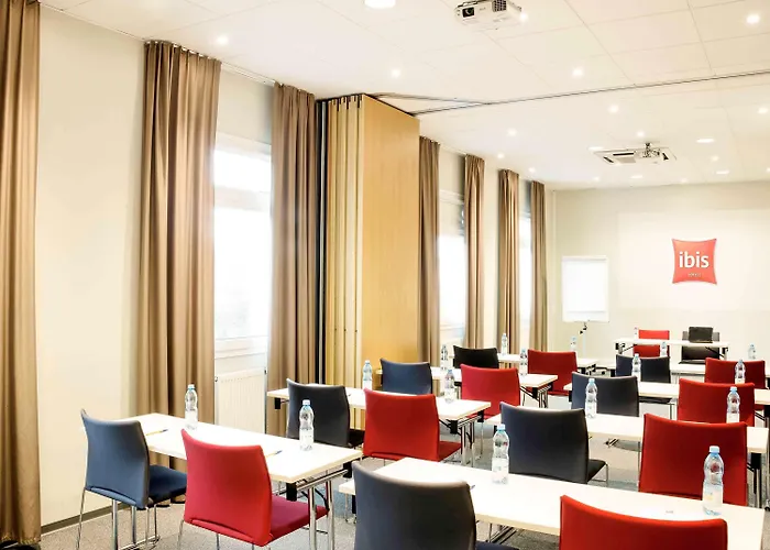 Ibis Ostrobramska 2*