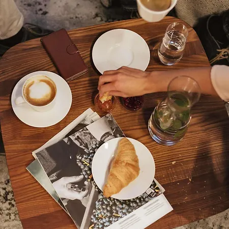 Ibis Ostrobramska 2*