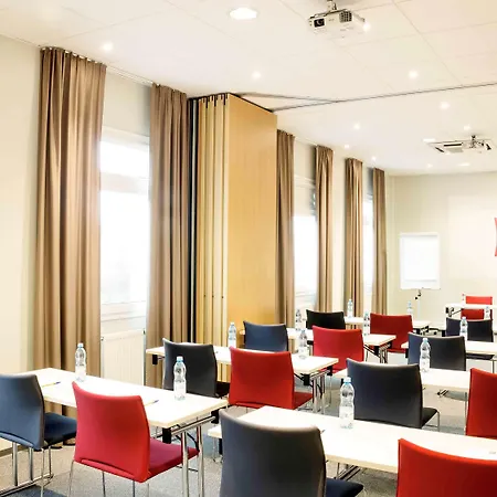 Ibis Ostrobramska 2*