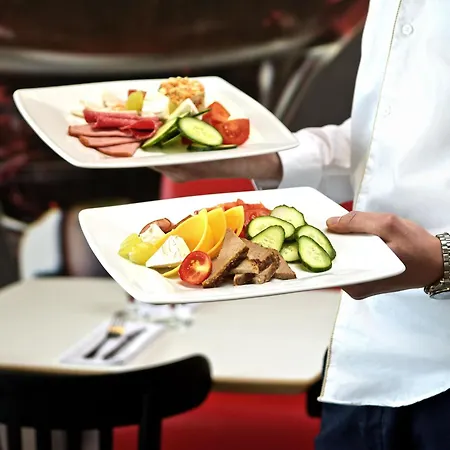 Ibis Ostrobramska מלון