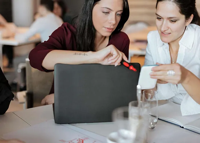 Ibis Ostrobramska Hotel 2*