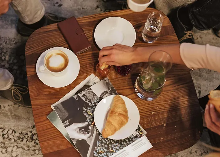 Ibis Ostrobramska 2*